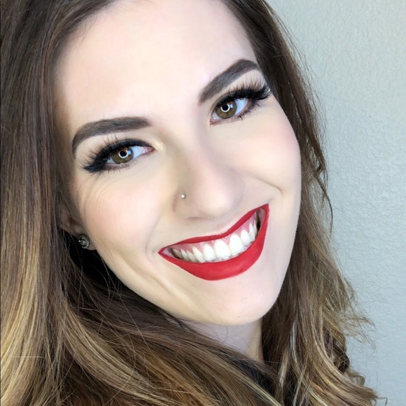 Meet your Posher, Amanda - Picture 2 of 2